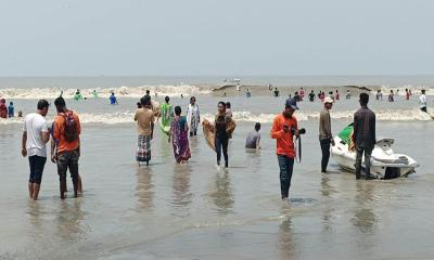 ঈদুল আজহার ছুটিতে কুয়াকাটায় পর্যটকের ঢল